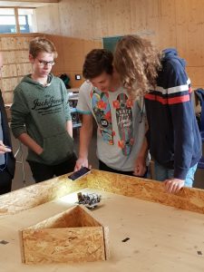 Start des Roboters zum Aufsammeln der Büroklammern